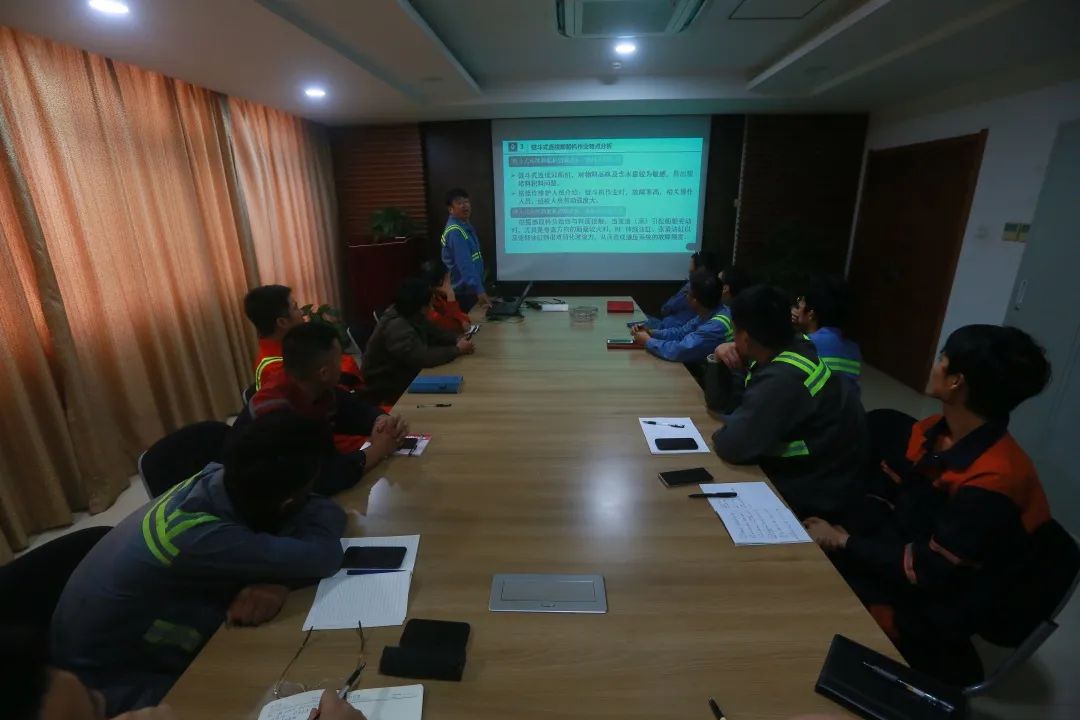 远方取经,做好准备,为链斗式卸船机上岸打下基础~(图6) 远方取经,做好准备,为链斗式卸船机上岸打下基础~(图6)