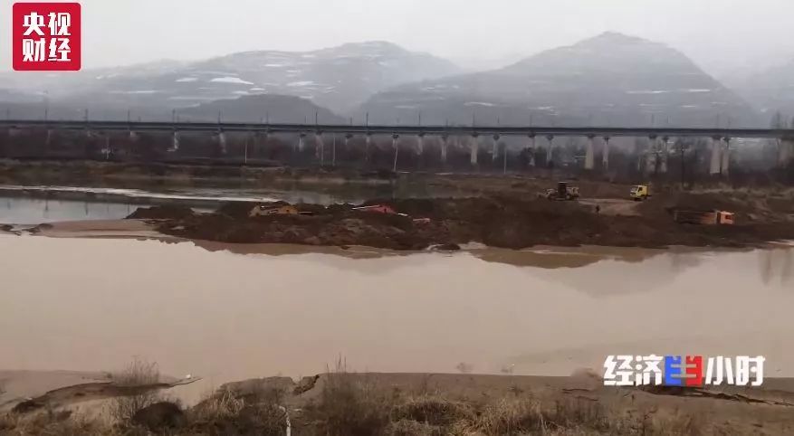 一夜之间，黄河支流变色！化工污水蔓延40公里，说好的河长呢……(图22)