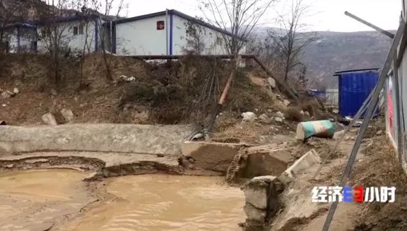 一夜之间，黄河支流变色！化工污水蔓延40公里，说好的河长呢……(图21)