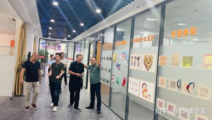 贵州省视光学会会长朱健华一行走进贵州首家眼•科普馆参观考察(图1) 贵州省视光学会会长朱健华一行走进贵州首家眼•科普馆参观考察(图1)