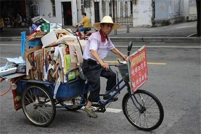 好心人废品站老板,用3毛钱回收废铁,用水清洗后价值260万(图5) 好心人废品站老板,用3毛钱回收废铁,用水清洗后价值260万(图5)