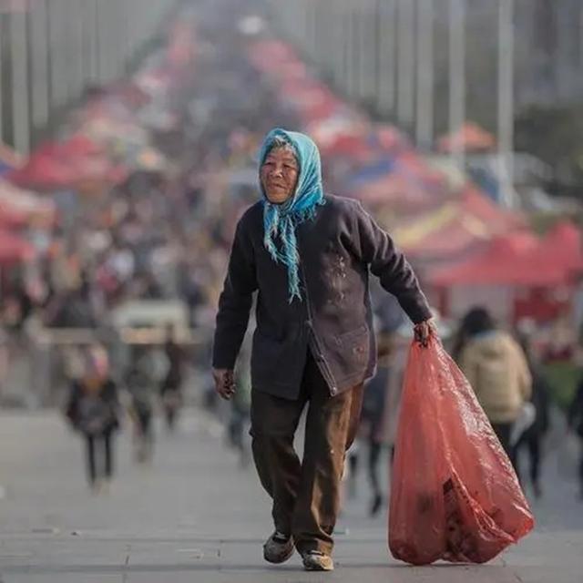 好心人废品站老板,用3毛钱回收废铁,用水清洗后价值260万(图8) 好心人废品站老板,用3毛钱回收废铁,用水清洗后价值260万(图8)