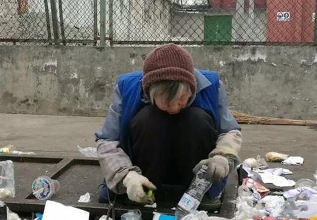 好心人废品站老板,用3毛钱回收废铁,用水清洗后价值260万(图6) 好心人废品站老板,用3毛钱回收废铁,用水清洗后价值260万(图6)