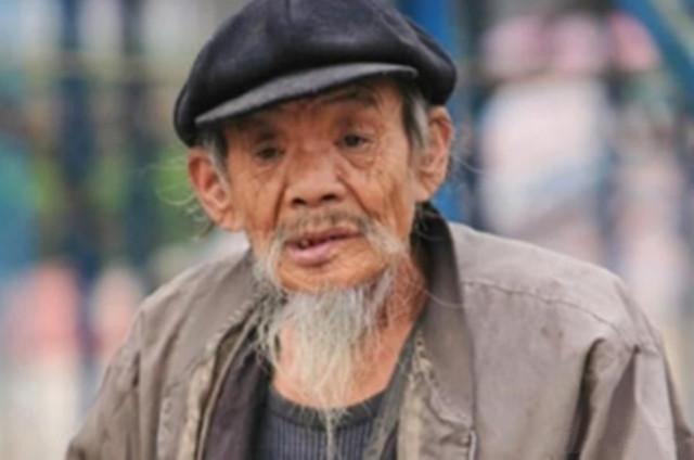 好心人废品站老板,用3毛钱回收废铁,用水清洗后价值260万(图7) 好心人废品站老板,用3毛钱回收废铁,用水清洗后价值260万(图7)