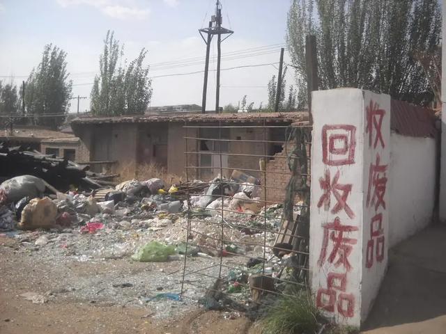 好心人废品站老板,用3毛钱回收废铁,用水清洗后价值260万(图1) 好心人废品站老板,用3毛钱回收废铁,用水清洗后价值260万(图1)