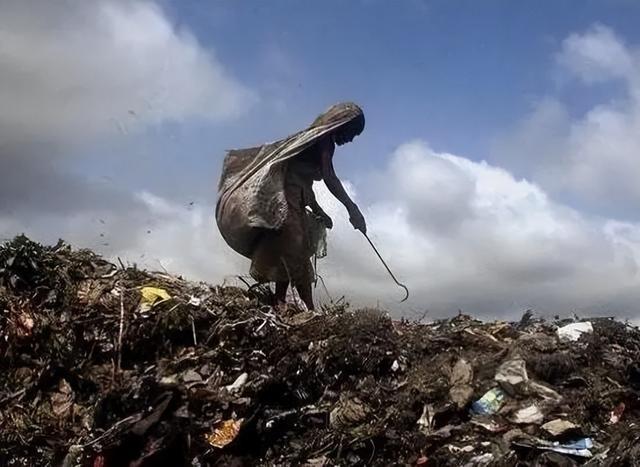 好心人废品站老板,用3毛钱回收废铁,用水清洗后价值260万(图3) 好心人废品站老板,用3毛钱回收废铁,用水清洗后价值260万(图3)