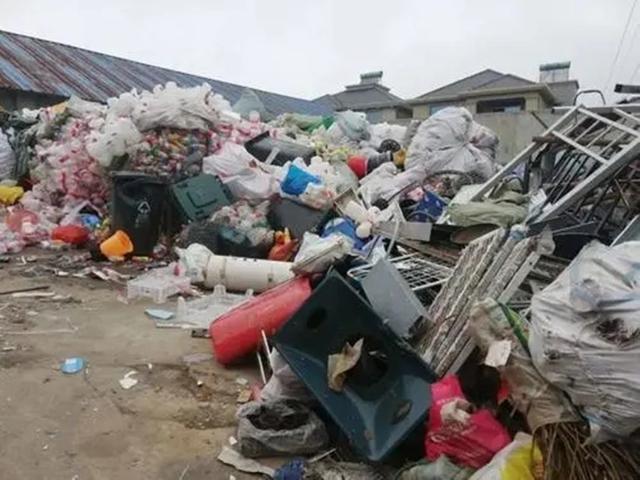 好心人废品站老板,用3毛钱回收废铁,用水清洗后价值260万(图12) 好心人废品站老板,用3毛钱回收废铁,用水清洗后价值260万(图12)