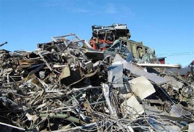 好心人废品站老板,用3毛钱回收废铁,用水清洗后价值260万(图14) 好心人废品站老板,用3毛钱回收废铁,用水清洗后价值260万(图14)