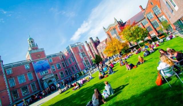 英国女大学生网上卖自己的二手内衣,月入过万,男友嫉妒但很支持(图1) 英国女大学生网上卖自己的二手内衣,月入过万,男友嫉妒但很支持(图1)