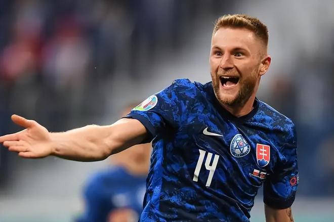 4方争抢,1000万,国米太有面,将送走19岁中场,留一手成大赢家(图1) 4方争抢,1000万,国米太有面,将送走19岁中场,留一手成大赢家(图1)