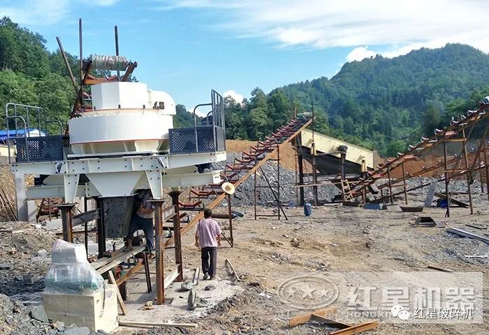 打碎砂石料的VSI制砂机优势-时产100吨的型号多少钱一台(图1)