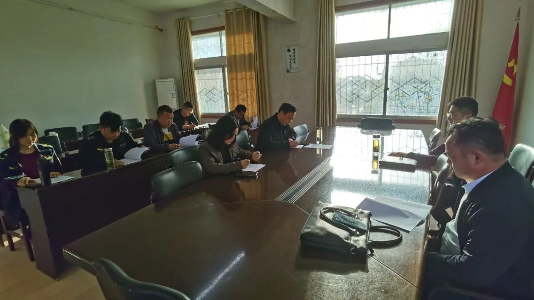 迅速行动坚决落实——陶店乡召开挖取砂石麻料洗砂专项整治会(图2)