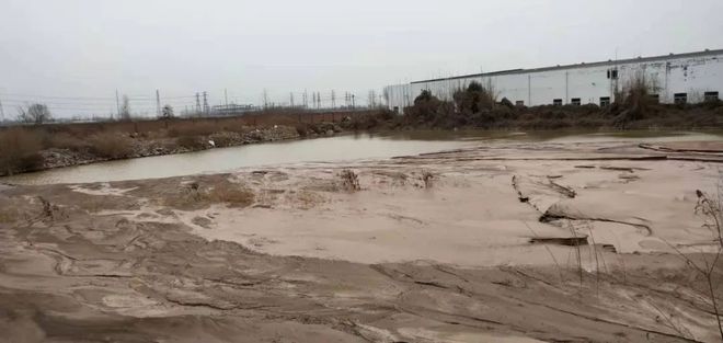 新乡县翟坡镇一无证洗砂场被查处(图1)