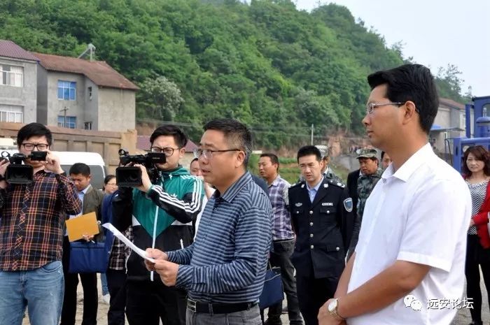 占用河道,理应强制拆除(图7) 占用河道,理应强制拆除(图7)