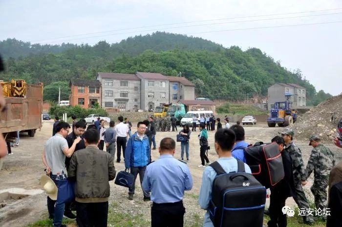 占用河道,理应强制拆除(图3) 占用河道,理应强制拆除(图3)