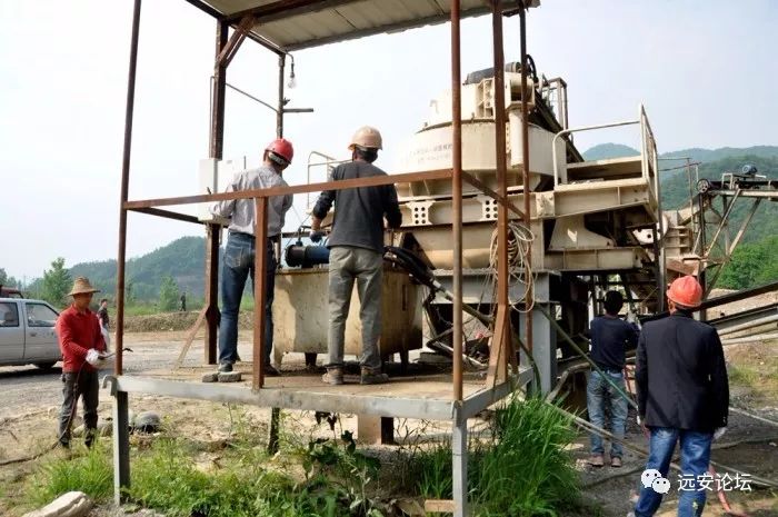 占用河道,理应强制拆除(图12) 占用河道,理应强制拆除(图12)