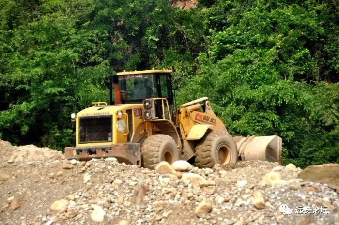 占用河道,理应强制拆除(图11) 占用河道,理应强制拆除(图11)