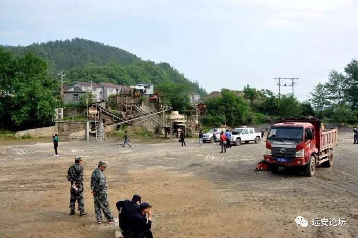 占用河道,理应强制拆除(图10) 占用河道,理应强制拆除(图10)