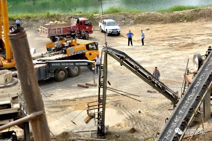 占用河道,理应强制拆除(图13) 占用河道,理应强制拆除(图13)