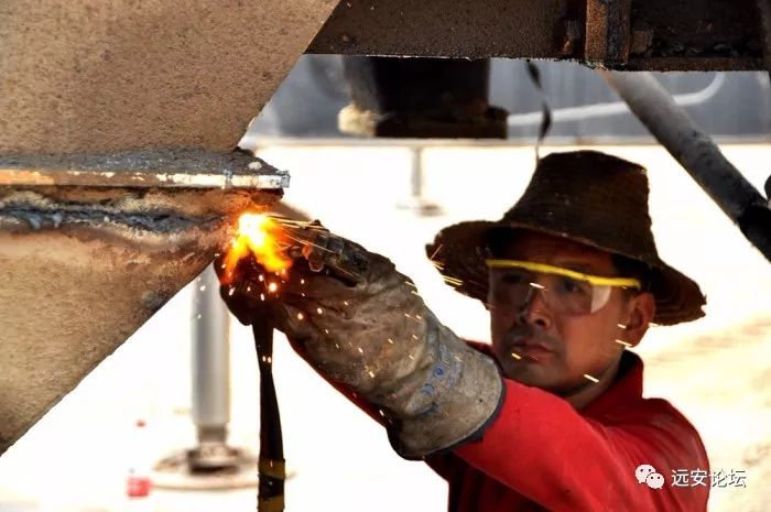 占用河道,理应强制拆除(图15) 占用河道,理应强制拆除(图15)