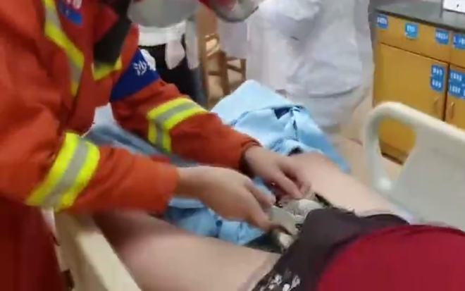 疼！南宁一男子被切割机齿轮卡住“命根”,幸好...(图2)