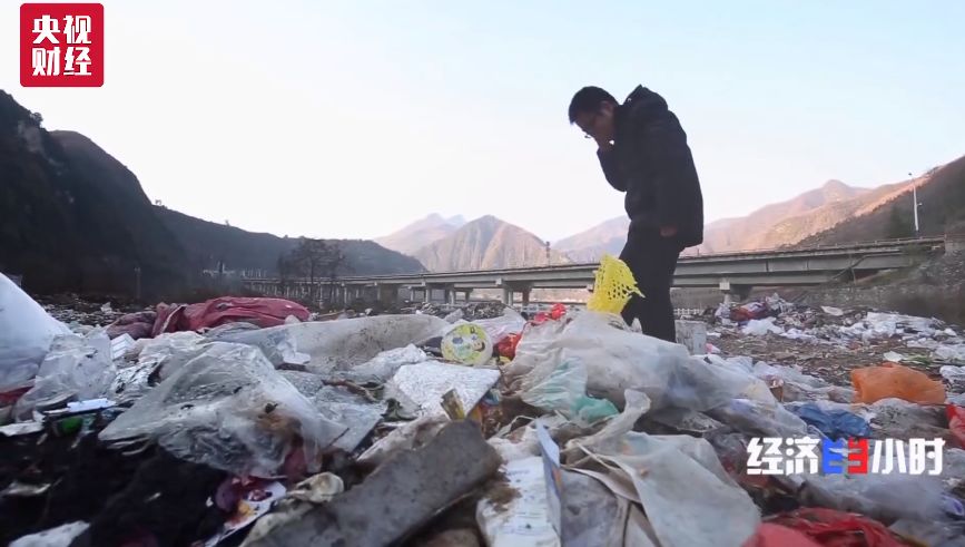 被染绿的黄河支流周晋峰接受央视采访:排污—挖砂—垃圾…黄河治理需要生态文明(图12) 被染绿的黄河支流周晋峰接受央视采访:排污—挖砂—垃圾…黄河治理需要生态文明(图12)