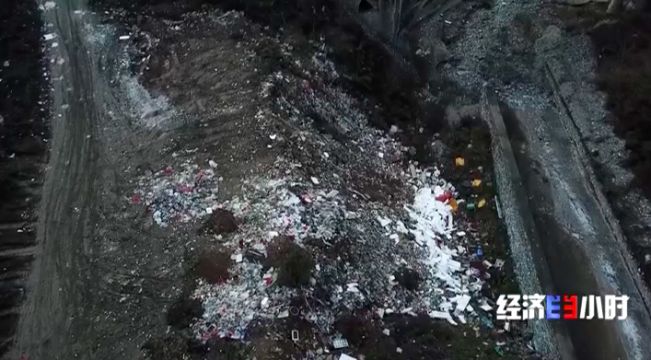 被染绿的黄河支流周晋峰接受央视采访:排污—挖砂—垃圾…黄河治理需要生态文明(图14) 被染绿的黄河支流周晋峰接受央视采访:排污—挖砂—垃圾…黄河治理需要生态文明(图14)