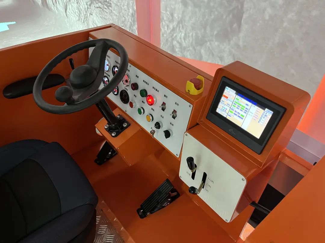 重大突破‖行业首台国产井下矿用装备VR实训基地落户山金重工(图5) 重大突破‖行业首台国产井下矿用装备VR实训基地落户山金重工(图5)