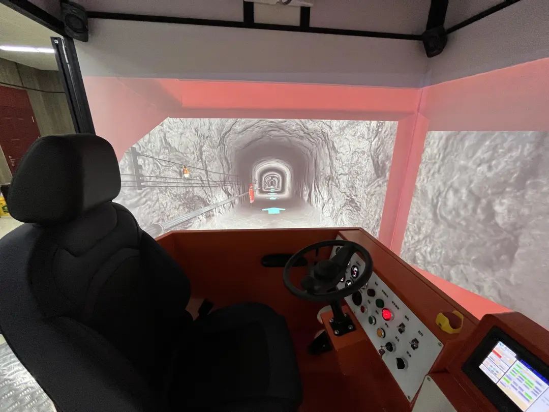 重大突破‖行业首台国产井下矿用装备VR实训基地落户山金重工(图6) 重大突破‖行业首台国产井下矿用装备VR实训基地落户山金重工(图6)