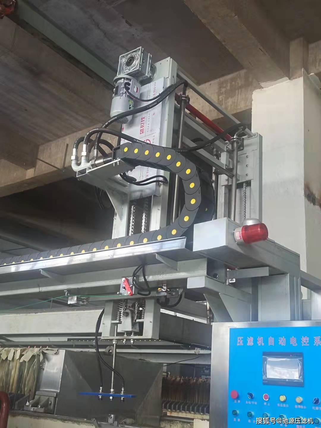 压滤机洗布车、压滤机滤布自动清洗装置的应用与说明(图1)