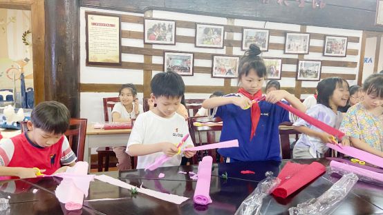 “绿色低碳节能先行”沙坪坝区妇联开展2022年全国节能宣传周暨全国低碳日主题活动(图3) “绿色低碳节能先行”沙坪坝区妇联开展2022年全国节能宣传周暨全国低碳日主题活动(图3)