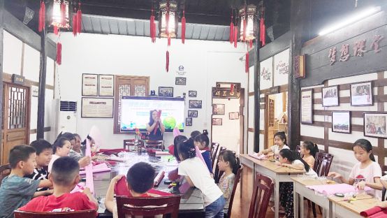 “绿色低碳节能先行”沙坪坝区妇联开展2022年全国节能宣传周暨全国低碳日主题活动(图4) “绿色低碳节能先行”沙坪坝区妇联开展2022年全国节能宣传周暨全国低碳日主题活动(图4)