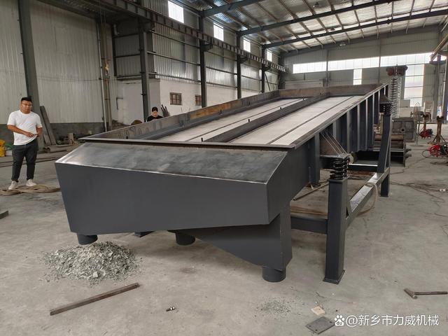 增碳剂石油焦振动筛多等级分颗粒大小筛(图1) 增碳剂石油焦振动筛多等级分颗粒大小筛(图1)